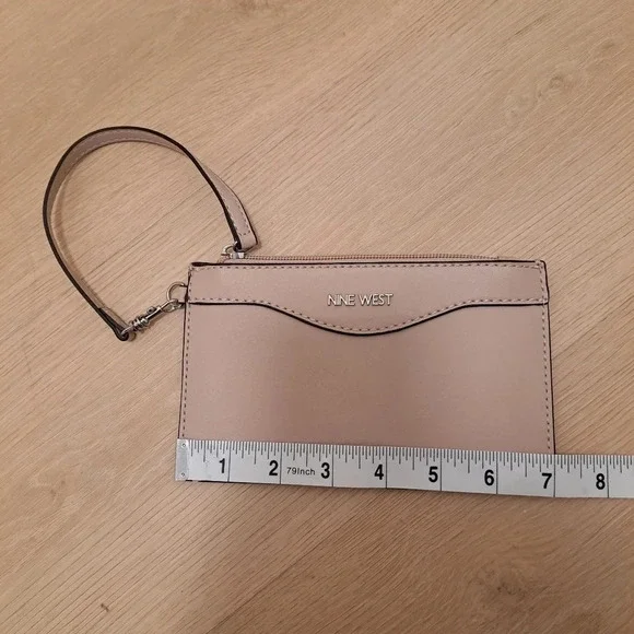 Like New Nine West Wristlet Coin Purse Creamy Purple White Bag - Picture 3 of 9